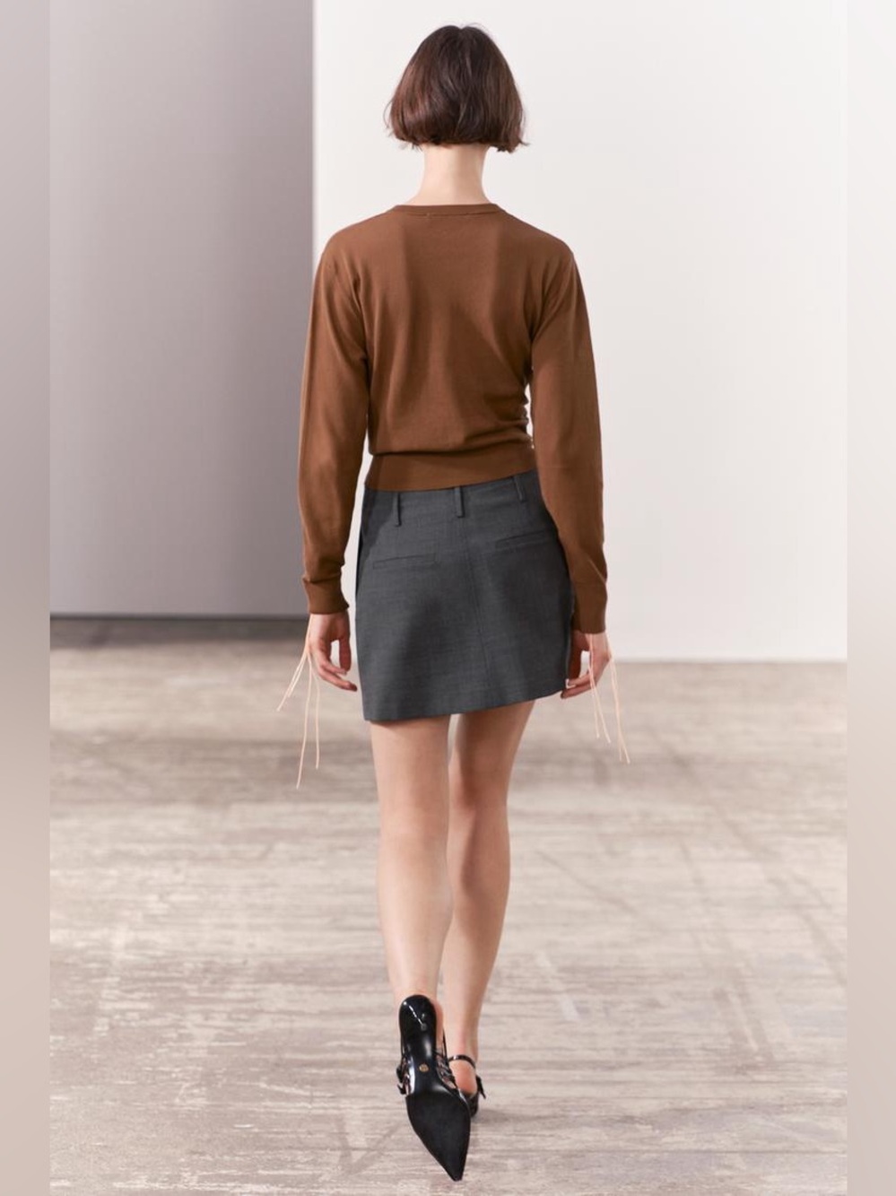 NWT: Zara Collection Tailored Dark Gray Mini Skirt with Frayed waist Sz: L